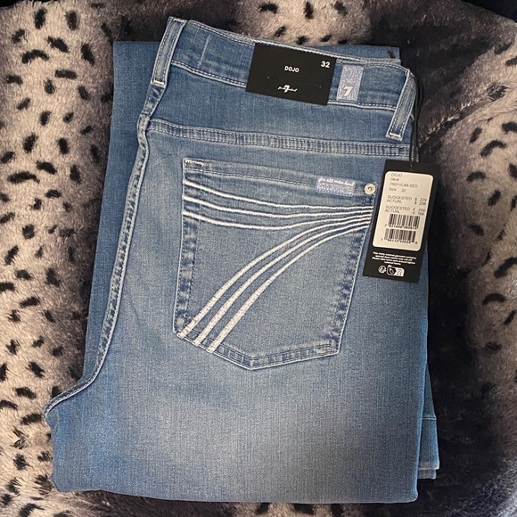 7 For All Mankind DOJO Women's Light Blue Boot Cut Jeans Size 32 NWT - Picture 1 of 6
